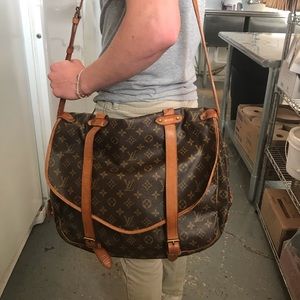 Louis Vuitton Saumur 43 post number 2